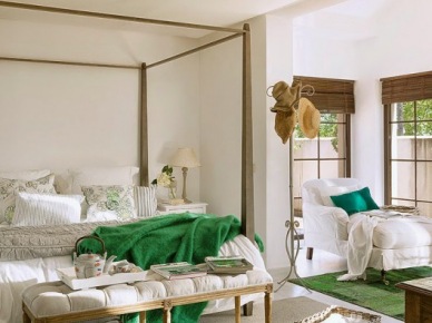 Aranżacja klimatycznej sypialni w bieli, beżach i soczystych zieleniach i turkusach - zakupy online