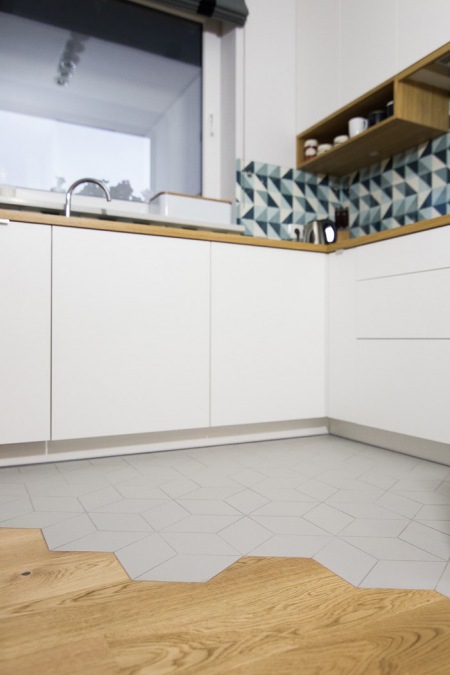Białe szafki w kuchni