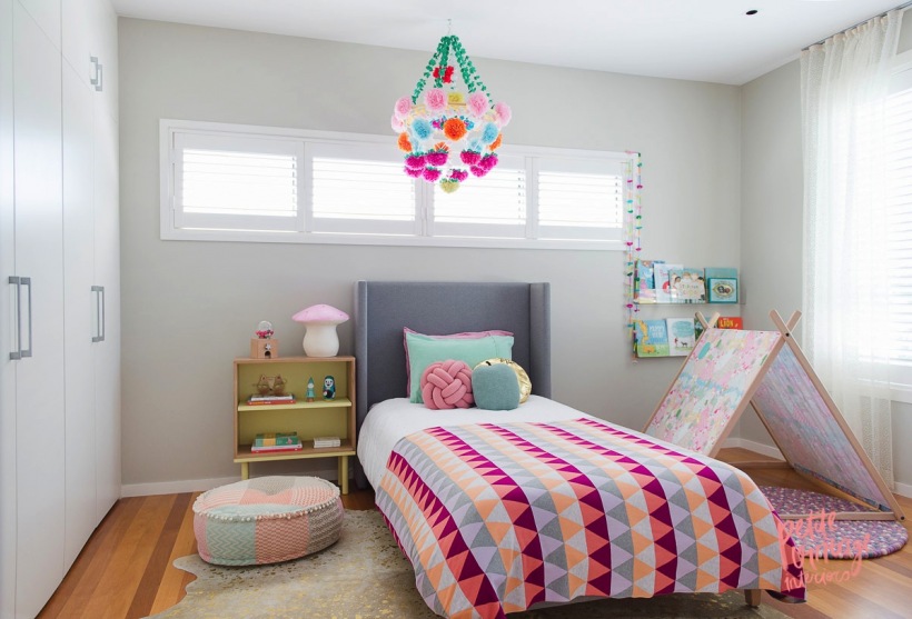 Sypialnia dla dziewczynki w pastelowych kolorach