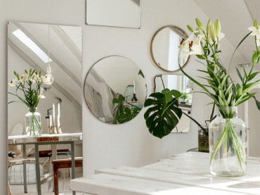piękny, rozświetlony apartament w skandynawskim nastroju - wyjątkowe kompozycje na ścianach, wokół stołu i strefie...