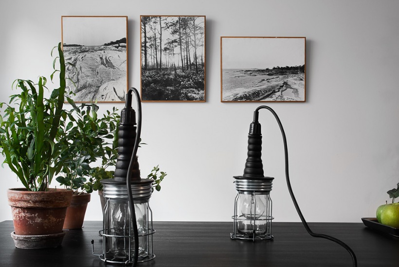 Czarno-białe fotografie i industrialne lampy
