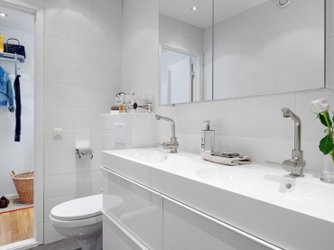 apartament w skandynawskim stylu - biel z drewnem, prostota, funkcjonalność, urok bieli i estetyczne połączenia dekoracji.Wytonowane wnętrze, spokojne i...