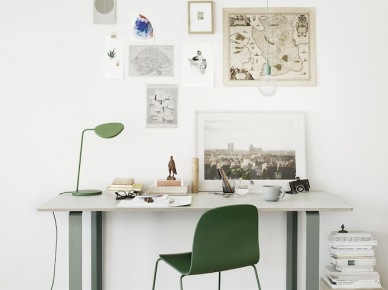 Szaro-zielona aranżacja domowego biura w nowoczesnym stylu (25221)