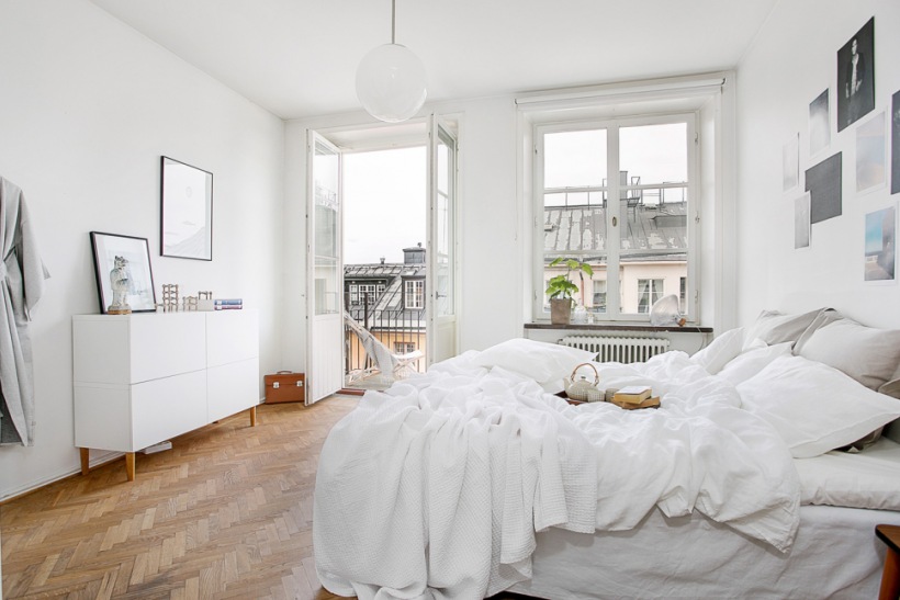 Totalnie biała sypialnia w stylu skandynawskim