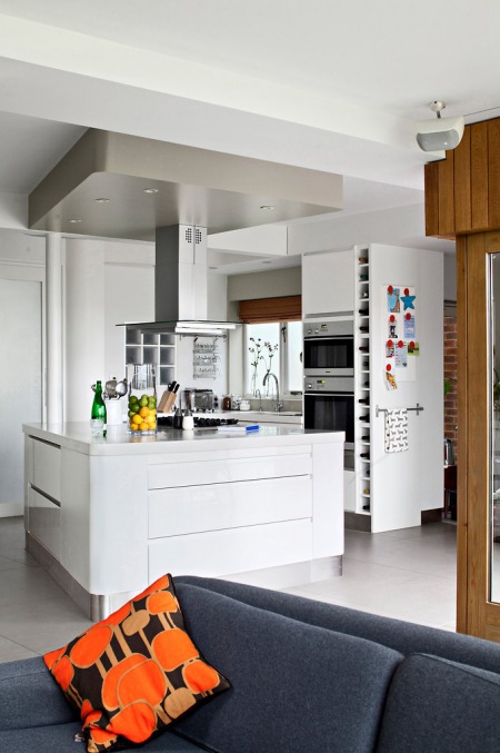 Jak urządzić małą kuchnię na otwartej przestrzeni mieszkania ?