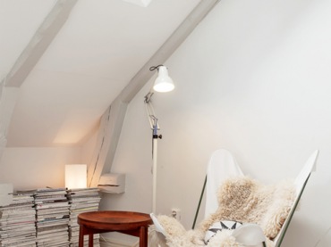 piękny, rozświetlony apartament w skandynawskim nastroju - wyjątkowe kompozycje na ścianach, wokół stołu i strefie...