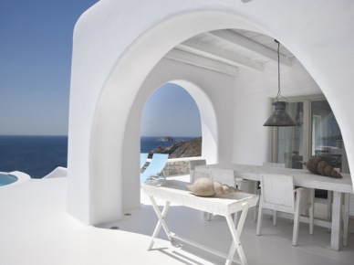 Santorini - moja miłość ! Kocham jasność bijącą w śródziemnomorskiej krainie - nigdzie tak biel nie jest miła a błękit tak olśniewający...