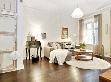 Skandynawski salon z elementami dekoracji w stylu vintage (21828)