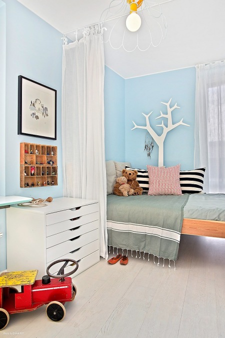 Jak urządzić pokój dziecięcy z niebieskimi ścianami ?