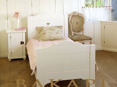 Łóżko drewniane malowane na biało (27136)