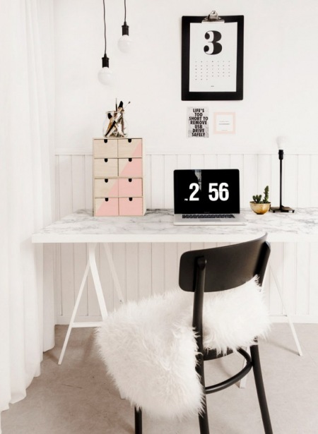 Eleganckie biurko w domowym gabinecie