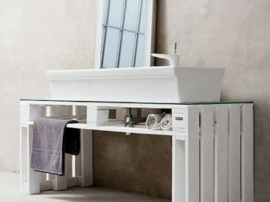 Szafka łazienowa pod umywalke z białych drewnianych palet (25324)
