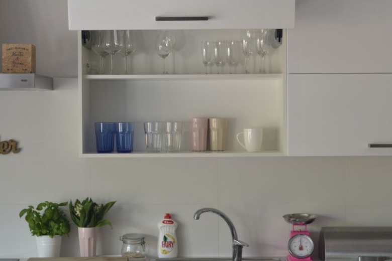Jak odświeżyć szafki w kuchni z pomocą jednej farby? (50614)