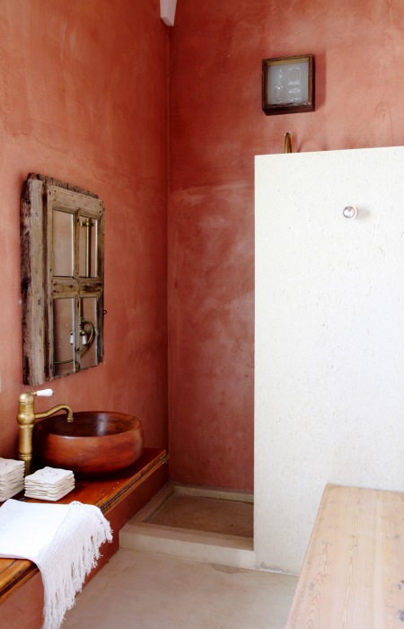 Rdzawa łazienka w lepiankowej formie