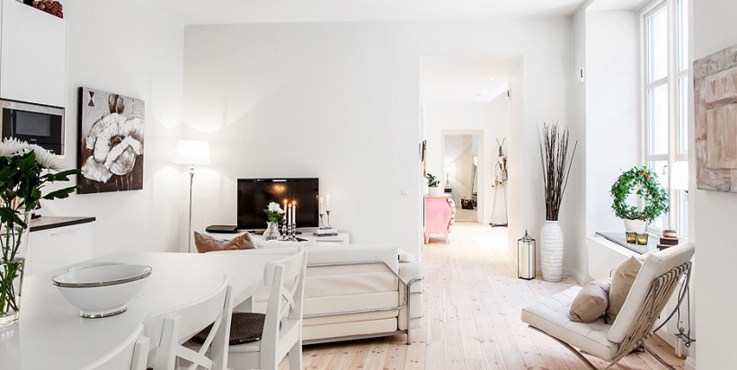 Otwarta zabudowa mieszkania w białej aranżacji skandynawskiej