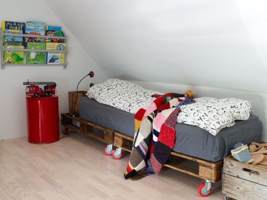 Łóżka , biurka i półi z drewnianych palet
