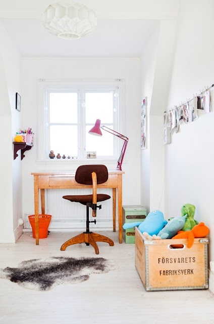Jak wykorzystać drewniane skrzynki w dekoracji pokoju dla dziecka ?
