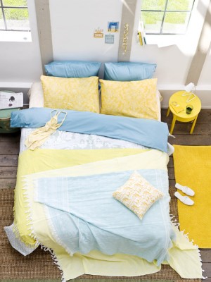 Niebiesko-żółta sypialnia