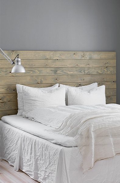 Drewniane wezgłowie łóżka z desek z palety