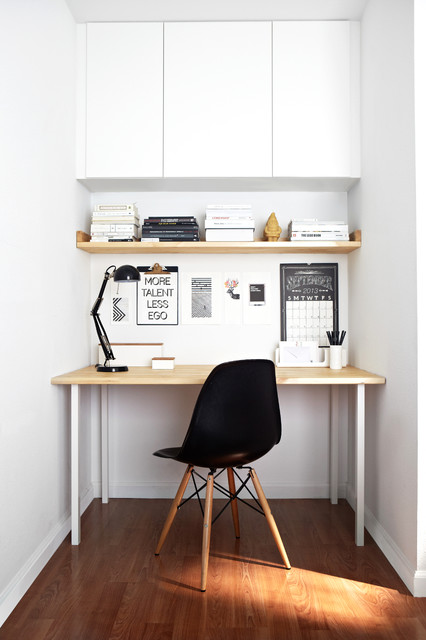 Mały pokój biurowy z meblami w stylu skandynawskim