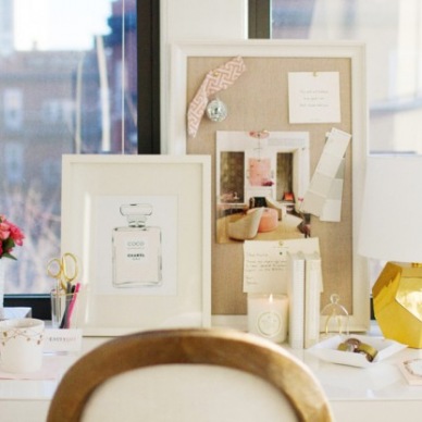 Jak zorganizować przestrzeń do pracy? Inspirujące sposoby na aranżację biurka :)