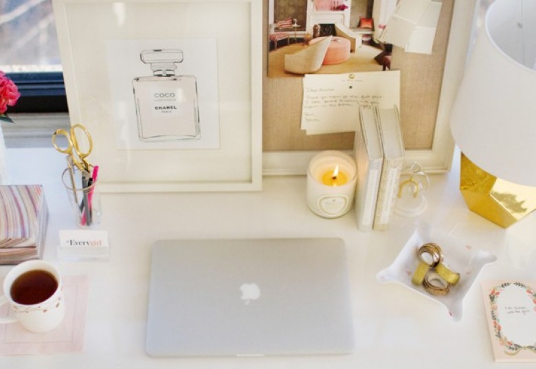 Jak zorganizować przestrzeń do pracy? Inspirujące sposoby na aranżację biurka :) (32694)