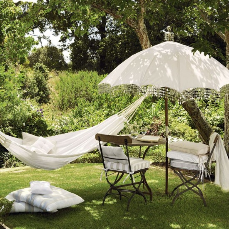 Relaks w ogrodzie, czyli gdzie kupić ciekawe meble, lampiony i dekoracje na taras i do ogrodu - zakupy on-line ()