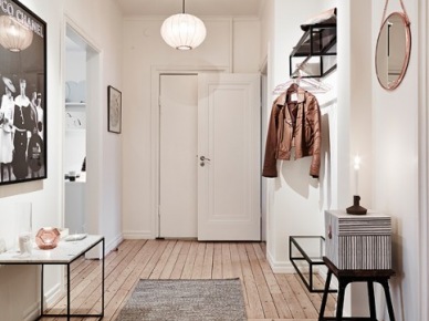 Skandynawskie mieszkanie w stonowanych odcieniach jesieni w poniedziałkowych zakupach on-line