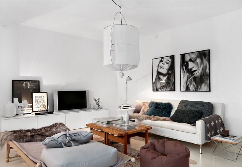 Stylowa aranżacja mieszkania w skandynawskim stylu z czarną farbą tablicową na ścianie ()