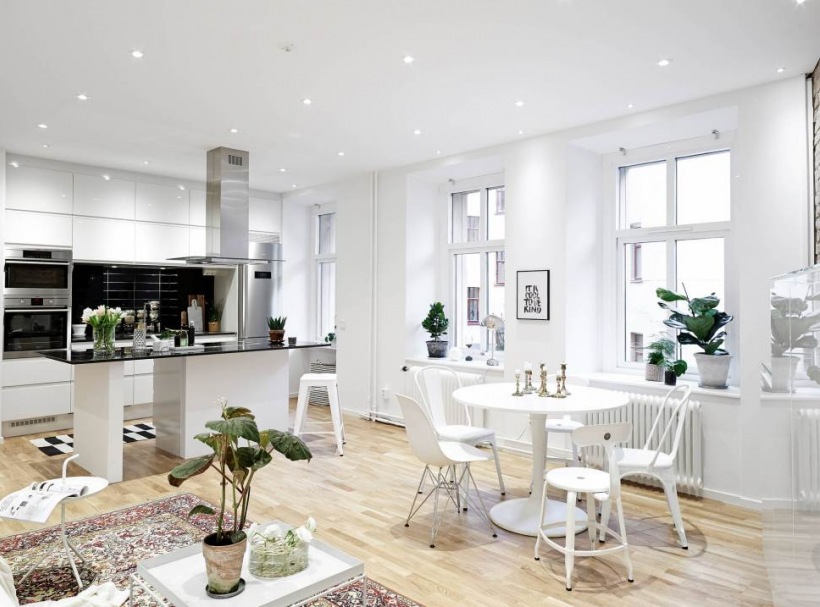Otwarta kuchnia z jadalnią i salonem w skandynawskim nowoczesnym stylu