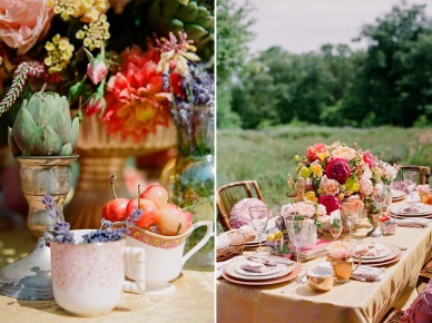 słodko, kolorowo i dekoracyjnie - tak może wyglądać deserowy stół z ciasteczkami, tortem, kwiatami i zastawą. lato, to wspaniała pora na ogrodowe weselne...