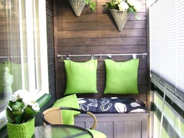 Zielone dodatki na małym balkonie (43656)