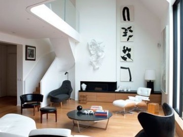   nowoczesny, czarno-biały, pod ogromnym baldachimem - apartament w Paryżu pełen klasy, elegancji i nowoczesnych grafik i mebli. Piękne wnętrze w całości, meble dizajnerskie, obrazy i grafiki wykwintne...