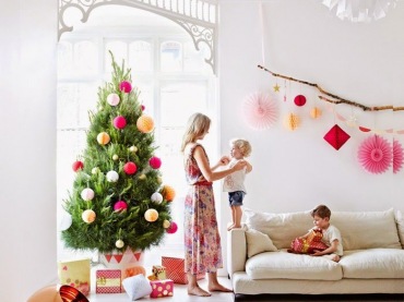 A co powiecie na papierowe dekoracje świąteczne w kolorach:pomaranczy, rozu i czerwieni...Jak dla mnie bomba! Oto jak...
