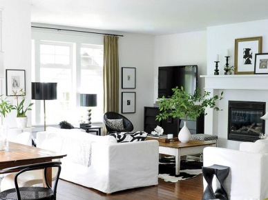 Modern rustic salon w bieli, czerni i ciemnym drewnie z detalami w stylu glamour (26783)