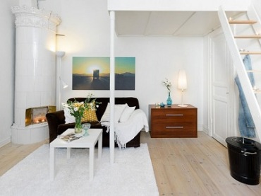 małe mieszkanie w bliżej nieokreślonym stylu - po prostu zwykłe, miłe mieszkanko z pomysłowym umiejscowieniem łóżka. To...