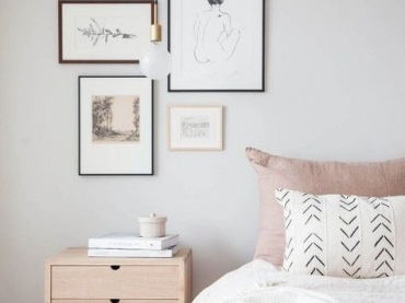 Sypialnia jest bardzo romantyczna dzięki zastosowaniu pastelowej palety barw. Dodatki, takie jak poduszka czy stoliczek...