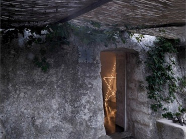  Dwa starożytne budowle kamienne typowe Apulii, włoski architekt Luca Zanaroli stworzył niesamowity dom. Zderzenie...
