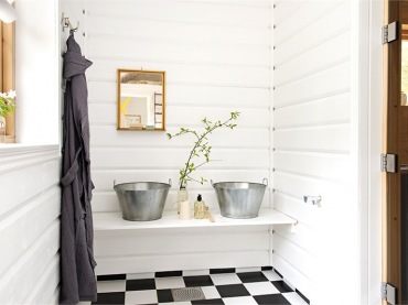 Biała łazienka w wiejskim stylu (23781)