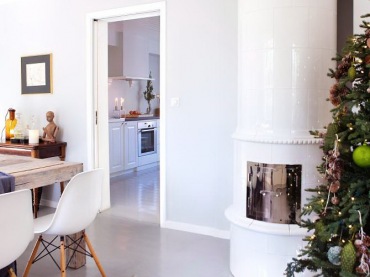 minimalistyczna aranżacja domu w skandynawskim stylu - znane obrazki, zawsze ciekawe i miłe dla oka., Dzisiaj szczególnie, bo z piękną, zieloną choinką w świątecznej...