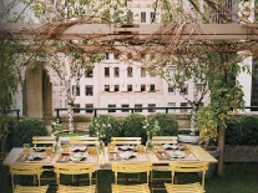 inspiracje latem, czyli jak odpoczywać przy letnim stole na balkonie, tarasie i w ogrodzie.