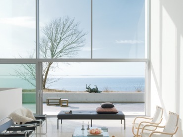 przepięknym prosty i geometryczny projekt domu - to esencja skandynawskiego stylu: funkcjonalność, prostota, nieskazitelna biel i wtopienie się w rytm...