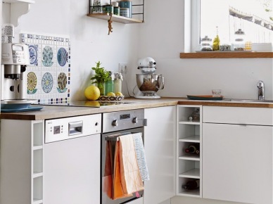 Białe szafki w skandynawskiej kuchni (48989)