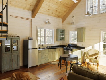 piękny, nowoczesny dom w drewnie łączy w sobie bardzo przeciwstawne materiały - chłodny metal i ciepłe drewno....