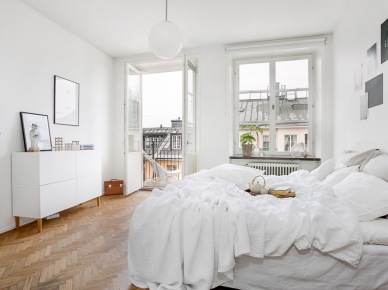 Totalnie biała sypialnia w stylu skandynawskim (28453)