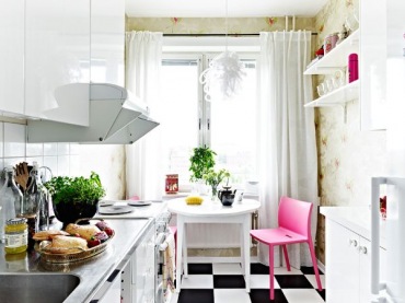 wyjątkowe małe mieszkanie w mieszanym stylu w Skandynawii - uroczy mix skandynawskiego stylu i klasyki. Stylowe biurko,...