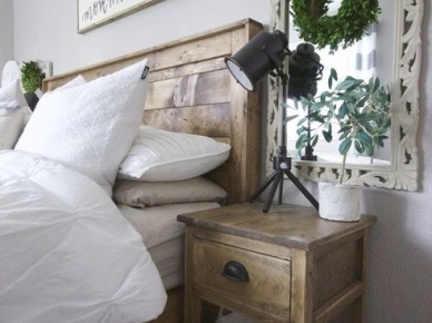 Łóżko oraz szafka nocna z naturalnego drewna (51262)