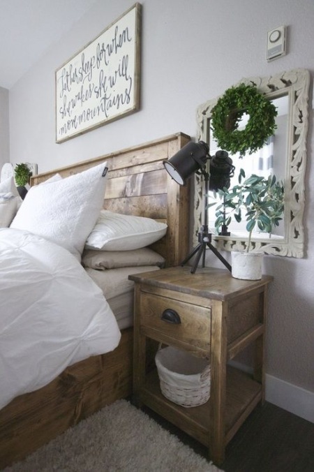Łóżko oraz szafka nocna z naturalnego drewna