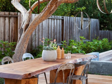 Masywny drewniany stół na patio czy taras (23745)