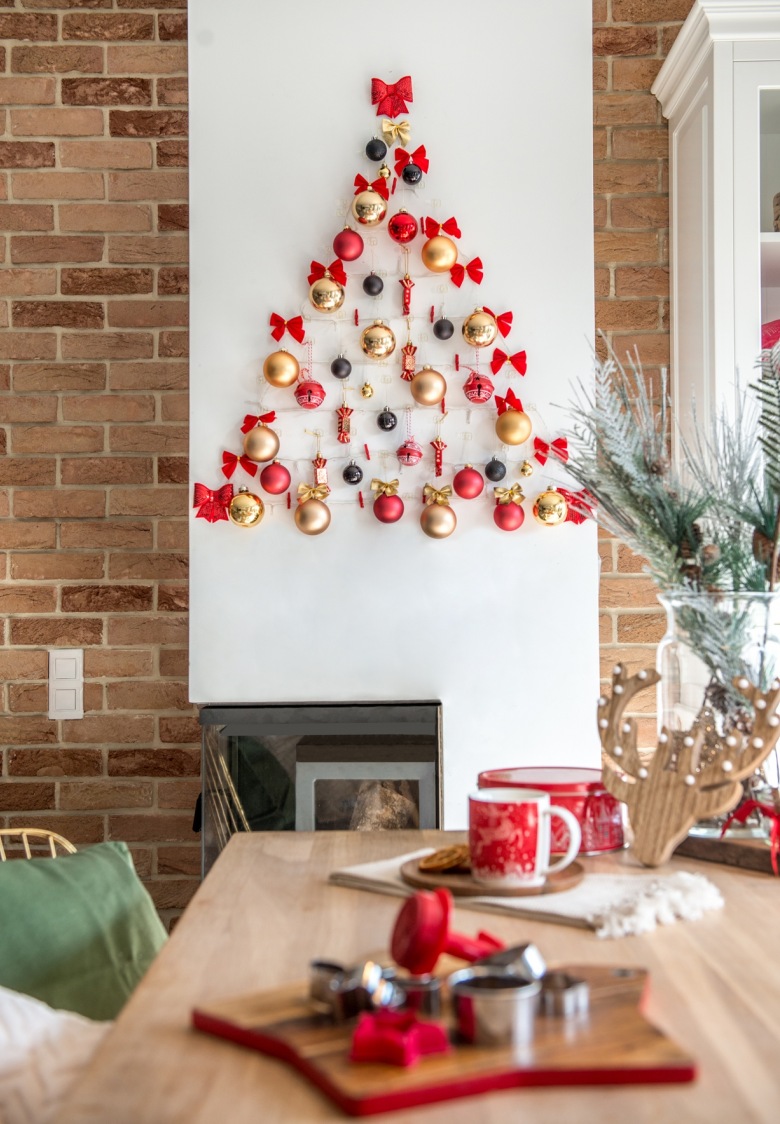 Prosty i oryginalny  trick na dekoracje świąteczną na ścianie z efektem WOW. Idealny do małych mieszkań! (56284)
